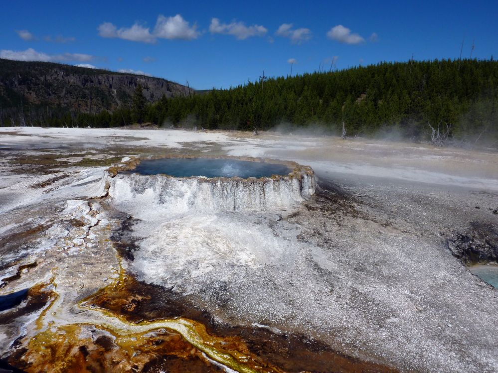 Yellowstone Old faithfull Punch Bowl spring (3).JPG